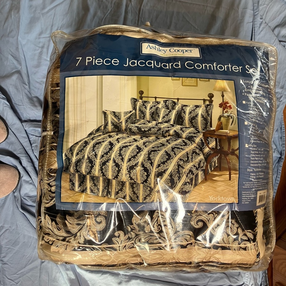 Ashley Cooper 7-piece Jaguar Comforter set